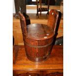 AN EARLY 20TH CENTURY COPPER AND COOPED OAK LOG BUCKET with raised sides, widest diameter 46cm x