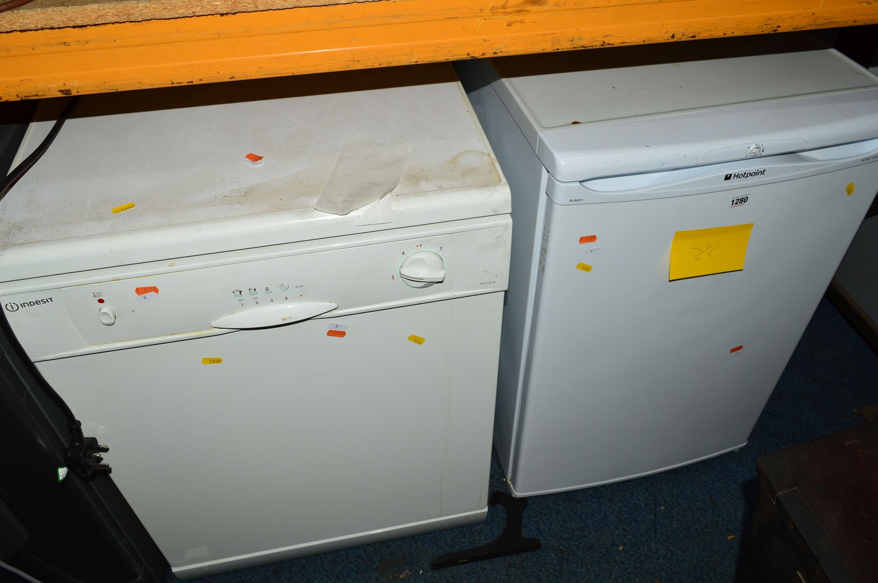 A HOTPOINT UNDERCOUNTER FRIDGE and a Indesit dishwater (2)
