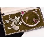 A SELECTION OF JEWELLERY, to include a hinged silver bangle, with silver hallmark for Birmingham,