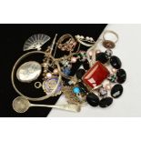 A SELECTION OF SILVER AND WHITE METAL JEWELLERY, to include a Scottish dirk brooch set with