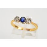 AN EARLY 20TH CENTURY GOLD DIAMOND AND SAPPHIRE THREE STONE RING designed as a central circular