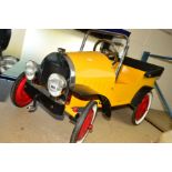 A GREAT GIZMOS CHILDS RIDE IN PEDAL CAR OF METAL CONSTRUCTION, for ages 3-5 years