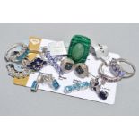 ELEVEN ITEMS OF GEM JEWELLERY, to include six rings, including a sapphire and a malachite ring,