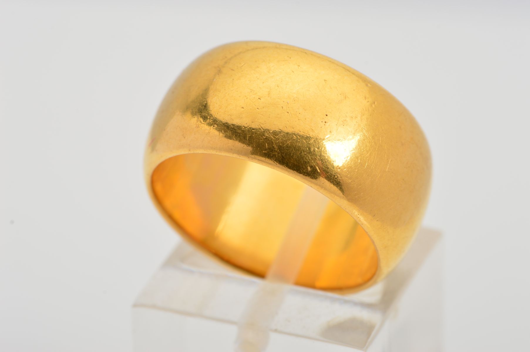 A LATE VICTORIAN 22CT GOLD BAND RING, with 22ct hallmark for Birmingham 1898, width 10mm, ring