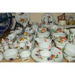 ROYAL WORCESTER EVESHAM AND EVESHAM VALE TABLE WARES etc to include custard pots, serving dishes,