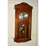 AN EARLY 20TH CENTURY OAK WALL CLOCK