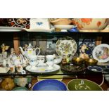 CRESTED WARES, CERAMICS AND GLASS etc, to include W H Goss, Arcadian, Fenton, Wedgwood 'Clementine',