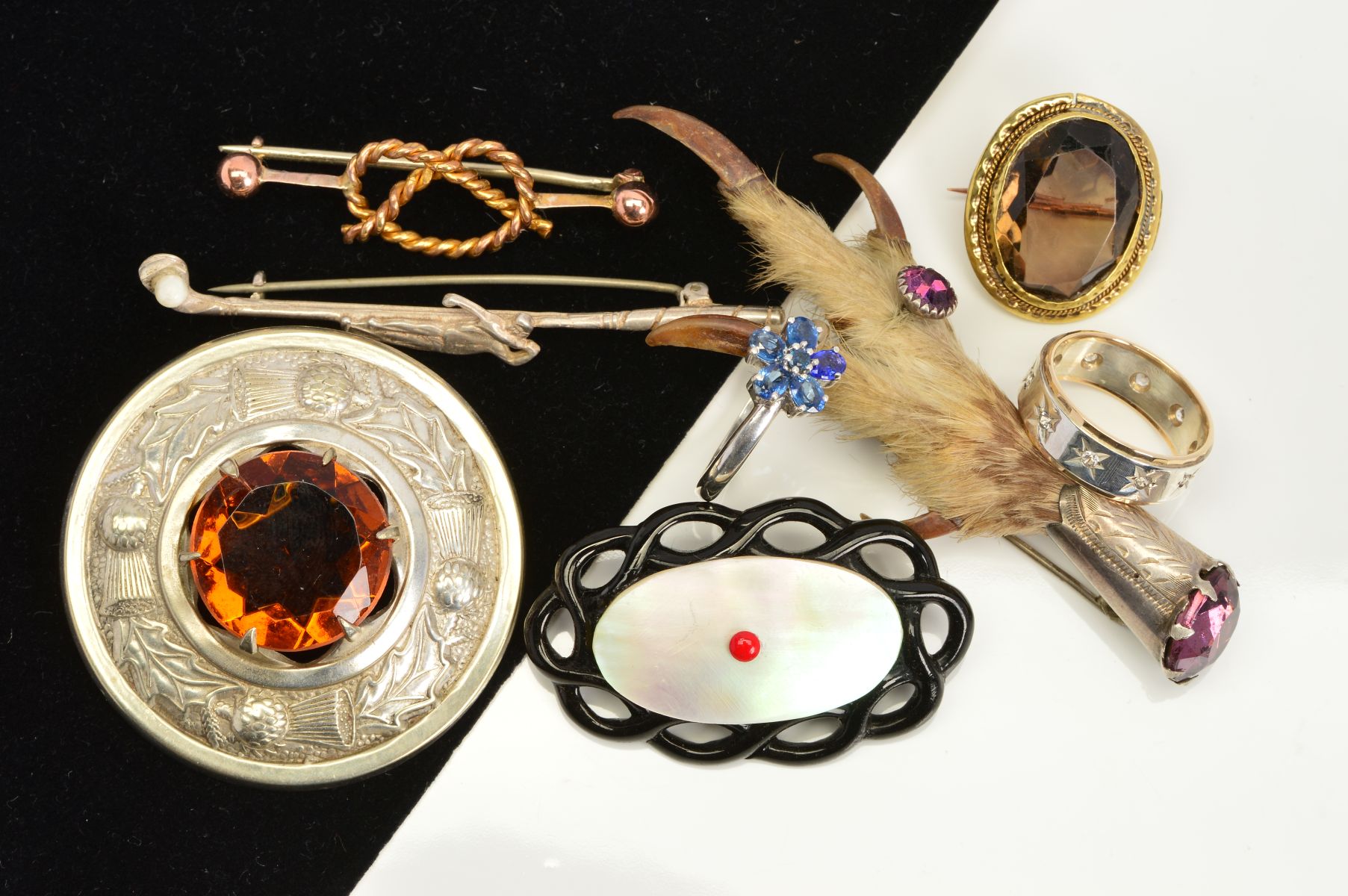 A SELECTION OF JEWELLERY, to include a Stafford knot brooch, an oval smokey quartz brooch, a golf