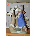 A BOXED LLADRO FIGURE GROUP, 'Winter Frost' No5287, by Antonio Ramos, height 25cm