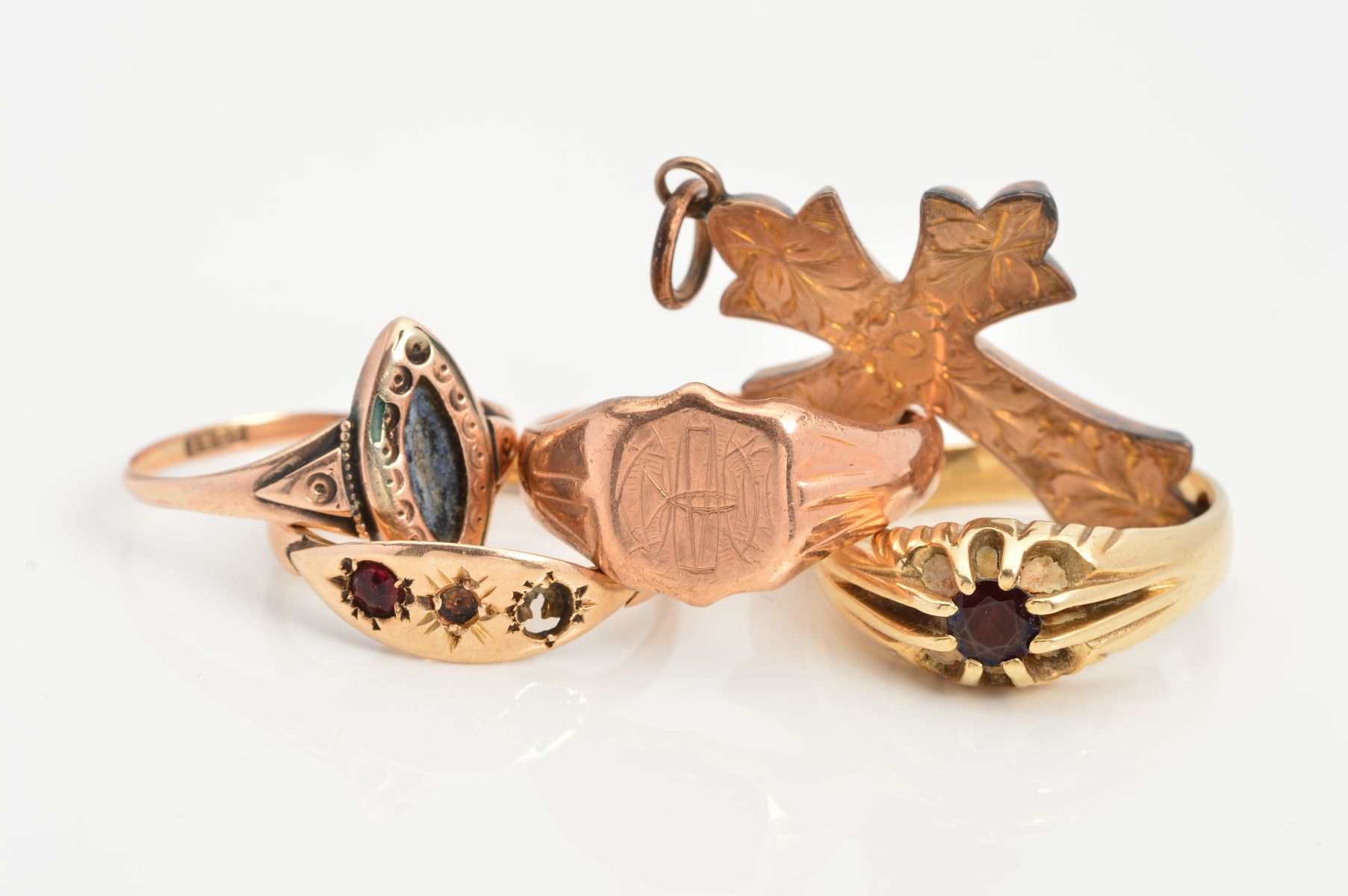 FIVE ITEMS OF GOLD JEWELLERY, to include an Edwardian 9ct gold cross pendant, a mid Victorian 22ct