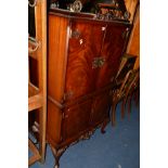 A REPRODUCTION CONTINENTAL MAHOGANY FOUR DOOR DRINKS CABINET on cabriole legs, width 83cm x length