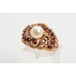 A MODERN GARNET AND PEARL SWIRL DESIGN RING, filigree open work design, ring size O1/2, stamped '