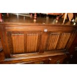 AN OAK LINENFOLD BLANKET CHEST, width 95cm x depth 42cm x height 51cm