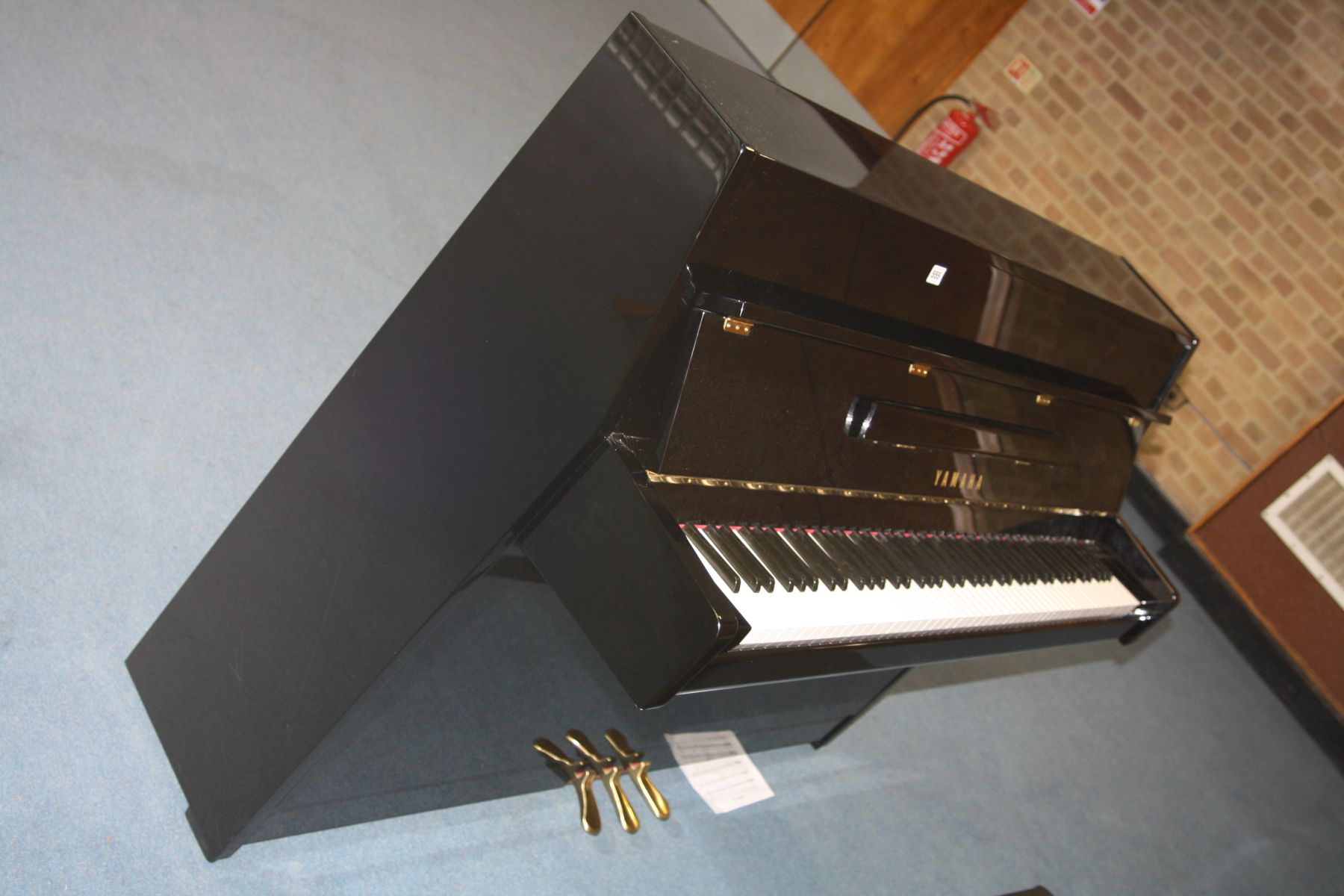 A YAMAHA B1PE EBONISED UPRIGHT PIANO, Serial No. 125155096, 144cm wide 108cm high