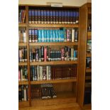 AN OAK VENEERED STANDING BOOKCASE, with four adjustable shelves, 101x35x200cm high (s.d) (content