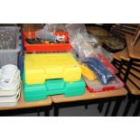 A QUANTITY OF K'NEX BOXED, BAGGED, CASED AND LOOSE, includes instruction booklets (quantity)