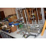 A QUANTITY OF SCIENTIFIC EQUIPMENT including metal experiment stands and clamps, copper cylinders,