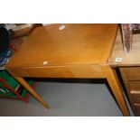 A MID 20TH CENTURY OAK VENEERED DESK, with a single drawer, on square tapering legs, width 98cm x