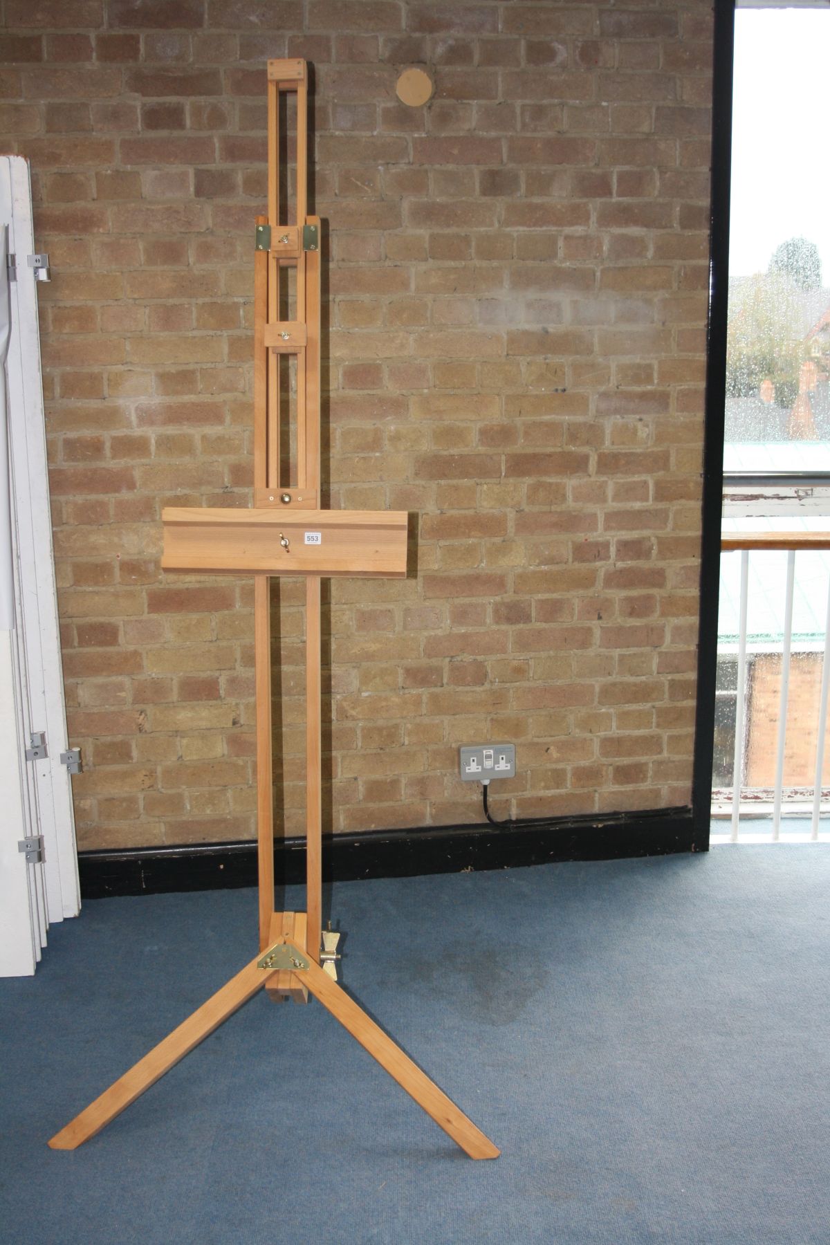 A MODERN BEECHWOOD ARTISTS ADJUSTABLE EASEL, 200cm high