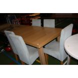 A MODERN OAK EFFECT EXTENDING TABLE AND FIVE UPHOLSTERED CHAIRS, with one internal leaf