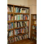 AN OAK VENEERED STANDING BOOKCASE, with four adjustable shelves, 101x35x200cm high (s.d) (content