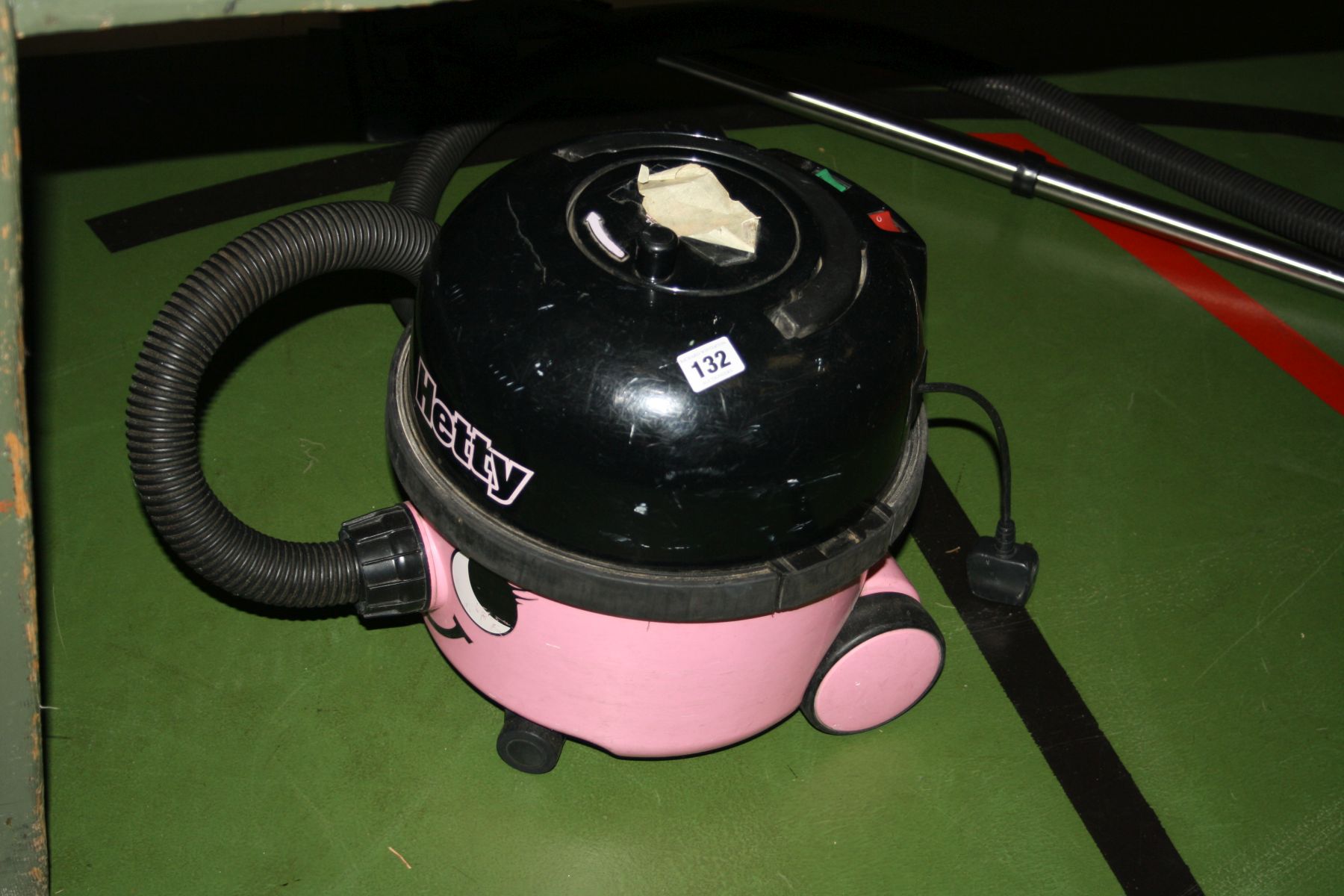 A PINK HETTY HET200 VACUUM CLEANER