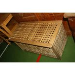 A WOODEN LATTICEWORK LINEN BOX, 98x51x50cm