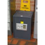 A HILKA S-50EA ELECTRONIC PERSONAL SAFE, 35x31x50cm (s.d)