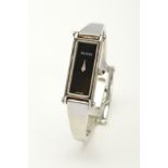 A GUCCI 1500L QUARTZ WRISTWATCH, black elongated rectangular dial with silvered hands, bangle