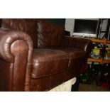 AN INCANTO BROWN LEATHER TWO SEATER SETTEE ON FLAT BUN FEET