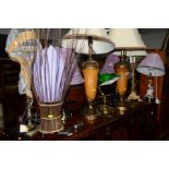 A QUANTITY OF TABLE LAMPS, to include a pair of decorative table lamps, desk lamp and a wall