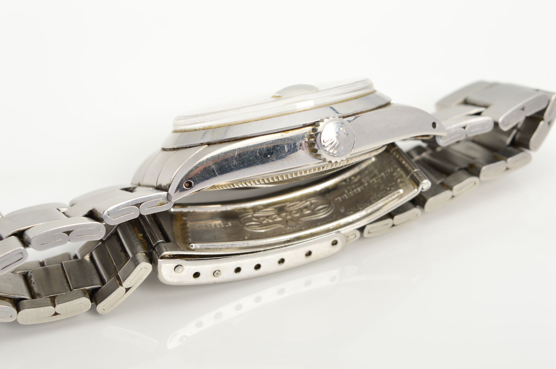 A ROLEX OYSTER PERPETUAL DATE WRISTWATCH, silvered dial with batons, cyclops lens at 3 o'clock, - Image 3 of 5