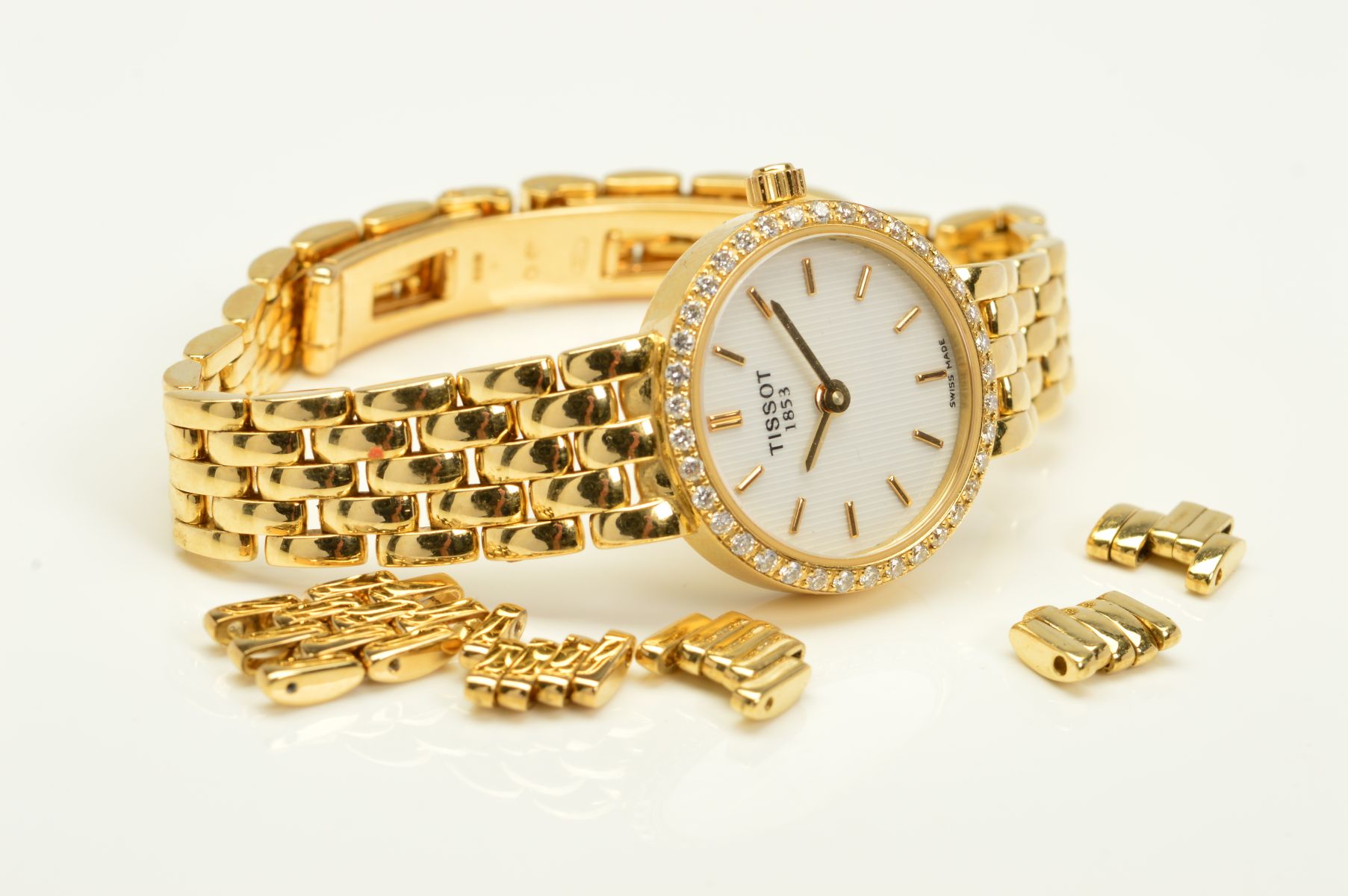 A MODERN 18CT GOLD AND DIAMOND LADIES TISSOT WRISTWATCH, round white dial measuring approximately - Image 3 of 5