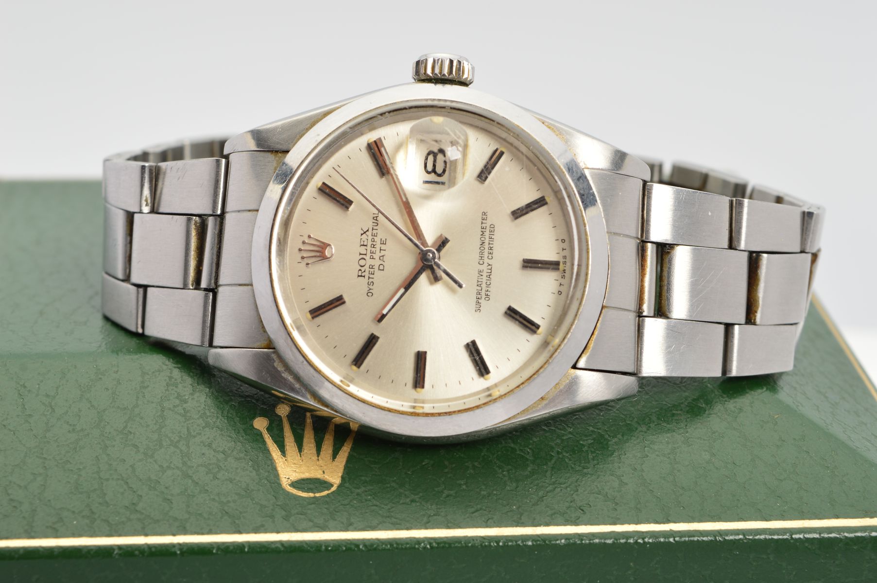 A ROLEX OYSTER PERPETUAL DATE WRISTWATCH, silvered dial with batons, cyclops lens at 3 o'clock, - Image 5 of 5