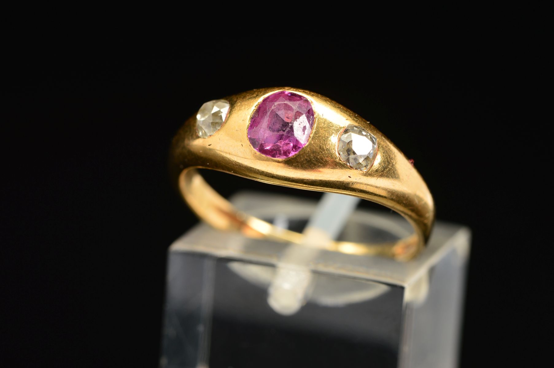 A VICTORIAN GOLD, RUBY AND DIAMOND THREE STONE RING, an oval mixed cut ruby measuring - Image 2 of 5