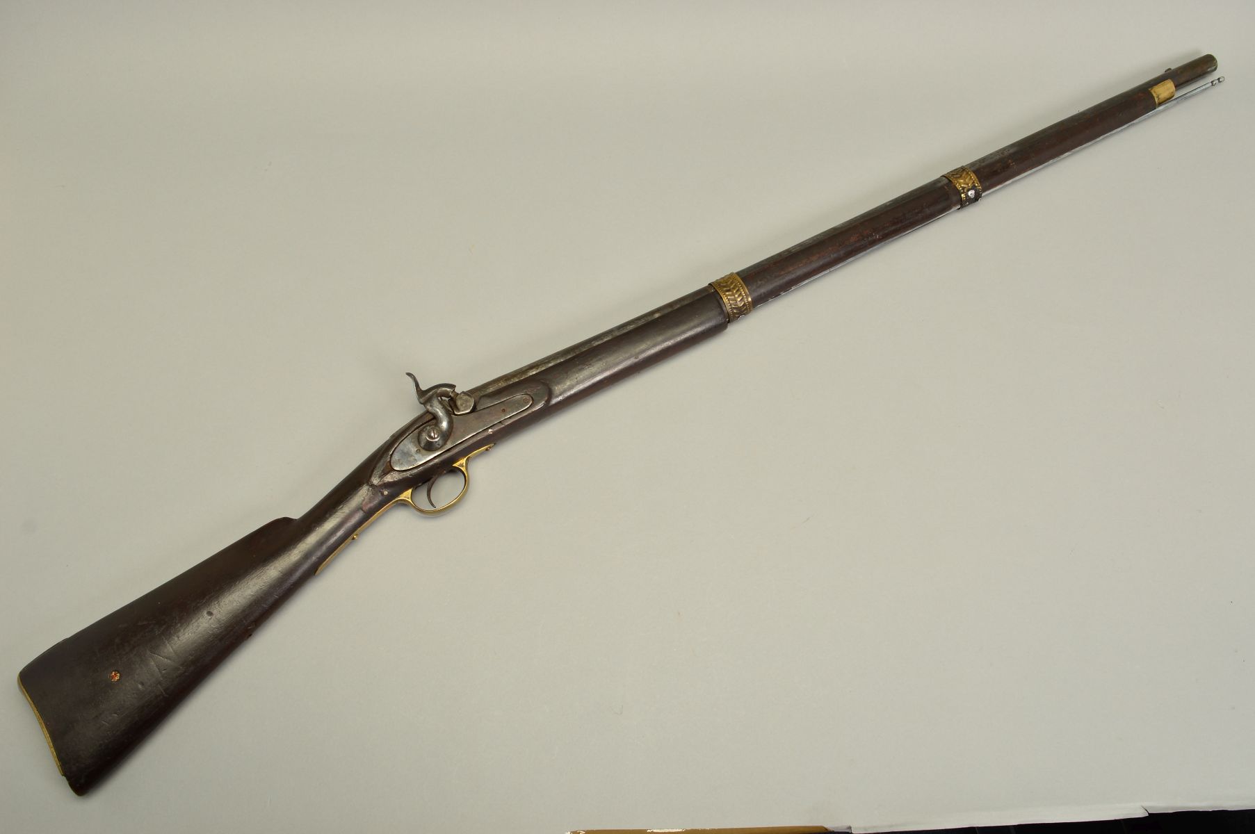 A 15 BORE 2 BAND PERCUSSION SINGLE BARREL MILITARY PATTERN MUSKET, the lock lacks the normal arsenal - Image 3 of 6