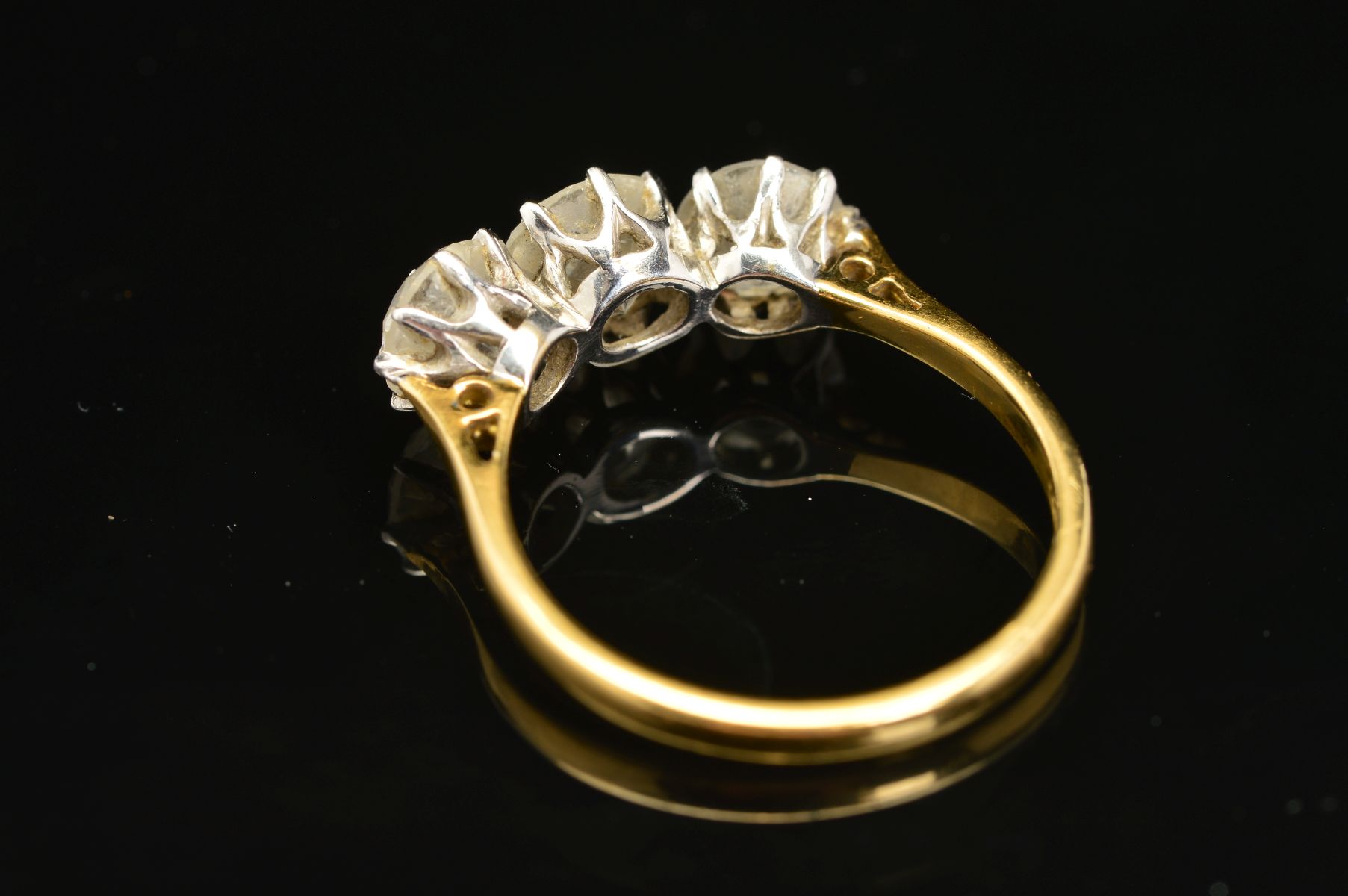 A MODERN 18CT GOLD THREE STONE DIAMOND RING, estimated modern round brilliant cut total diamond - Image 5 of 5