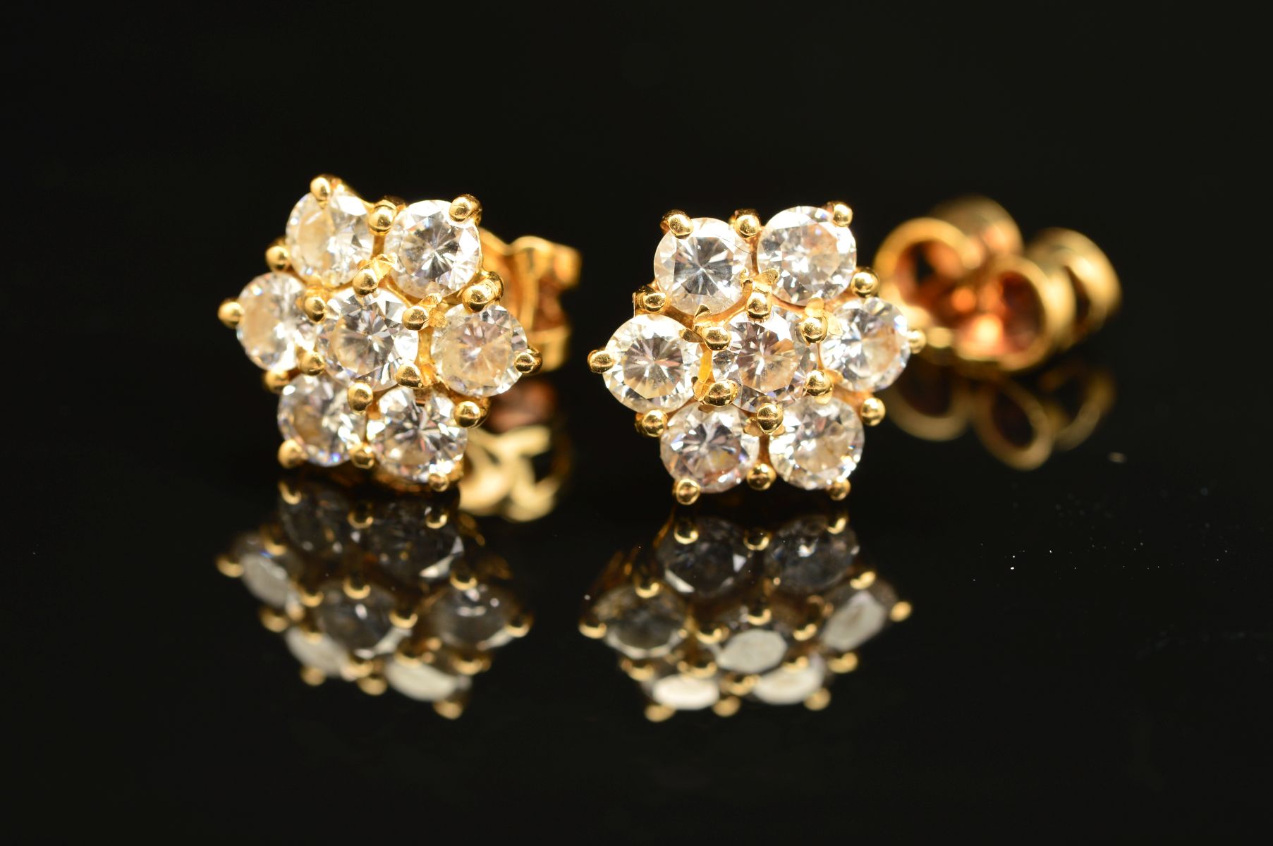 A PAIR OF MODERN DIAMOND ROUND CLUSTER STUD EARRINGS, post and scroll fittings, estimated modern