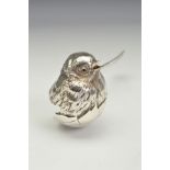 AN EDWARDIAN SAMPSON MORDAN & CO LTD SILVER NOVELTY BABY'S FEEDING SPOON, designed as a chick