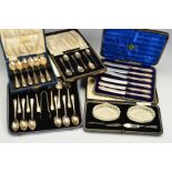 A CASED SET OF TWELVE GEORGE V RAT TAIL PATTERN TEASPOONS AND MATCHING SUGAR TONGS, worn gilt bowls,