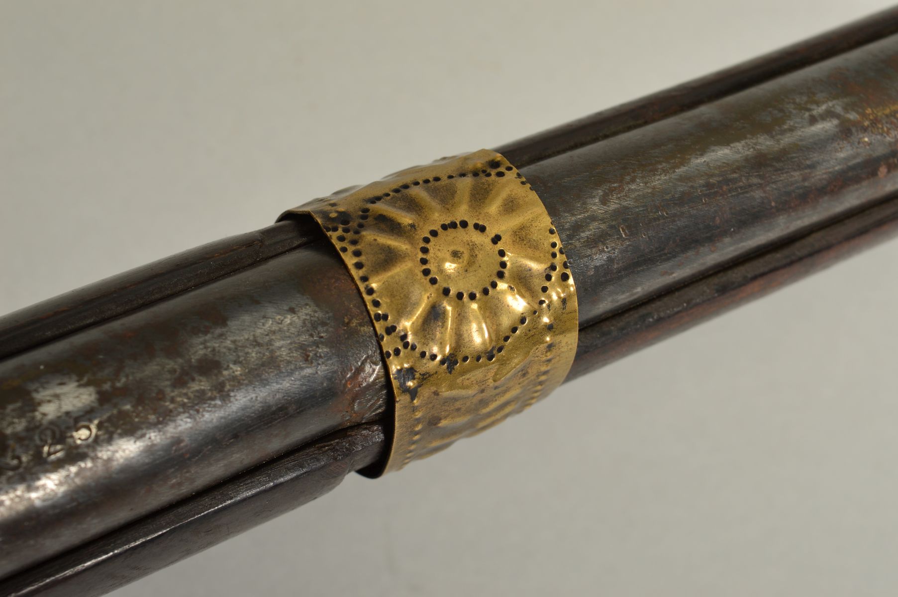 A 15 BORE 2 BAND PERCUSSION SINGLE BARREL MILITARY PATTERN MUSKET, the lock lacks the normal arsenal - Image 6 of 6