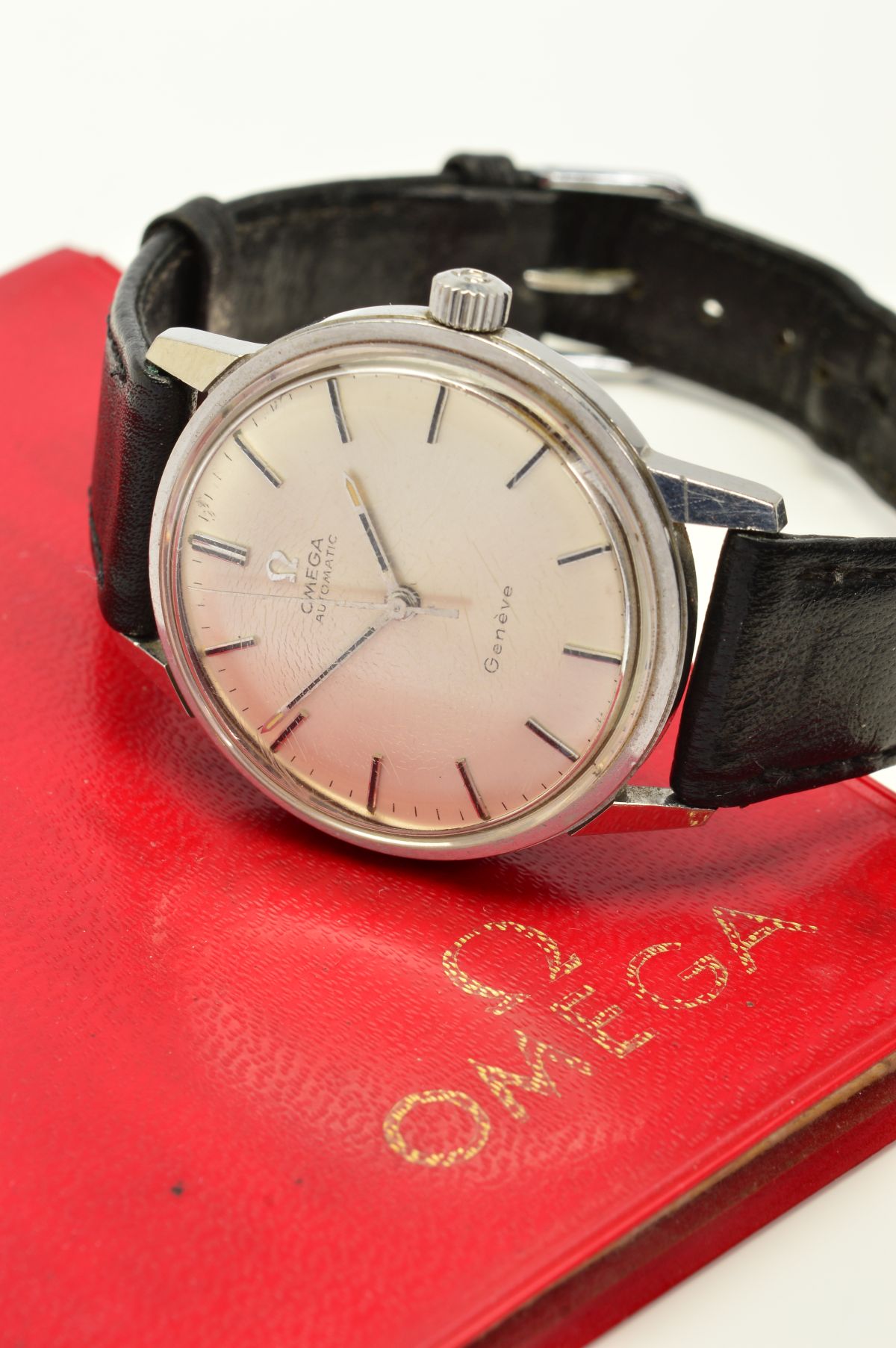 A 1960'S OMEGA GENEVE AUTOMATIC WRISTWATCH, silvered dial with silver batons, approximately 34mm - Image 2 of 4