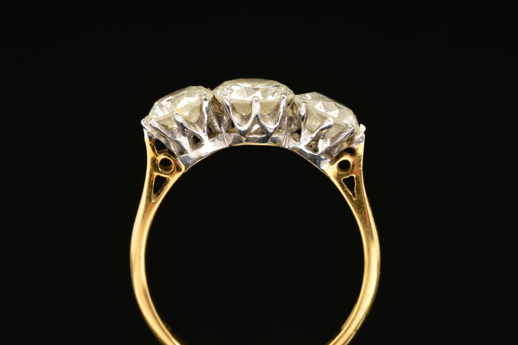 A MODERN 18CT GOLD THREE STONE DIAMOND RING, estimated modern round brilliant cut total diamond - Image 4 of 5