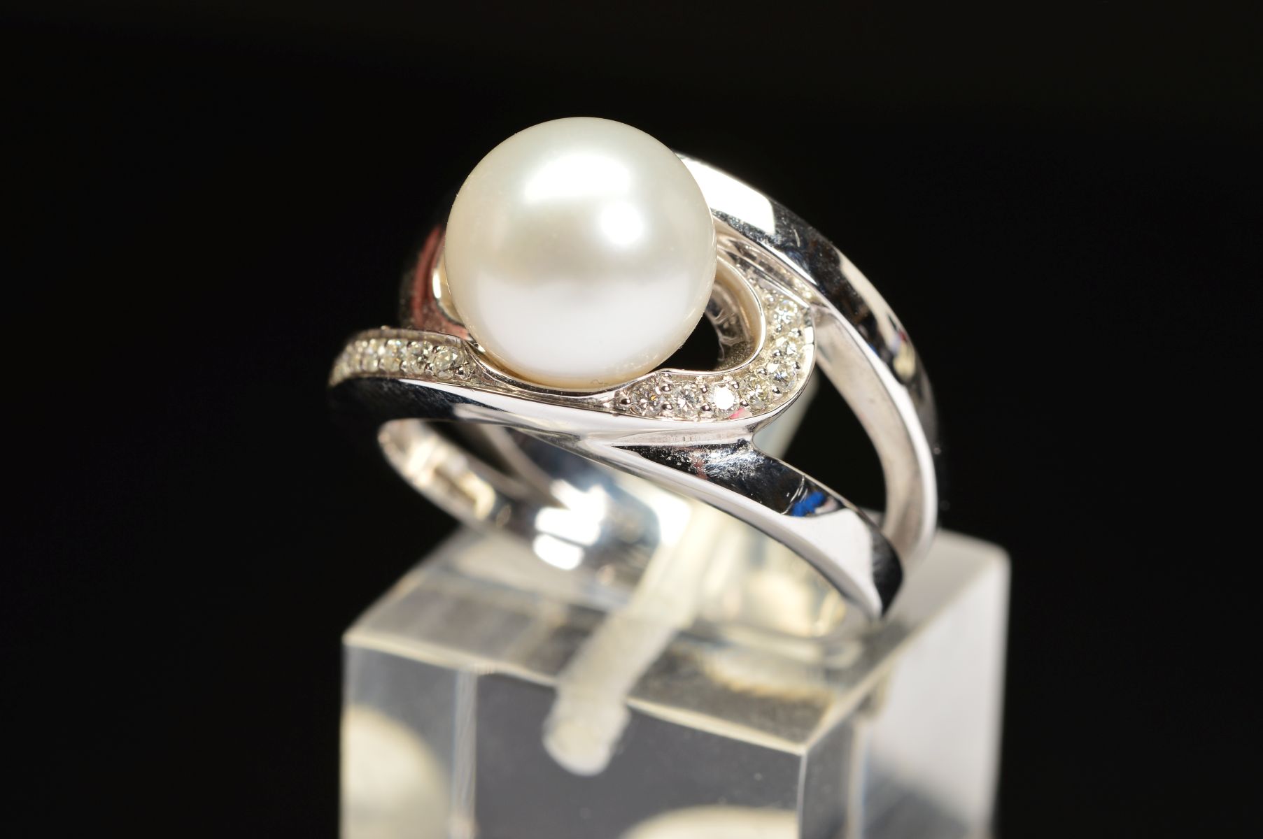 A MODERN 18CT WHITE GOLD, CULTURED PEARL AND DIAMOND RING, a white cultured pearl measuring - Image 5 of 5