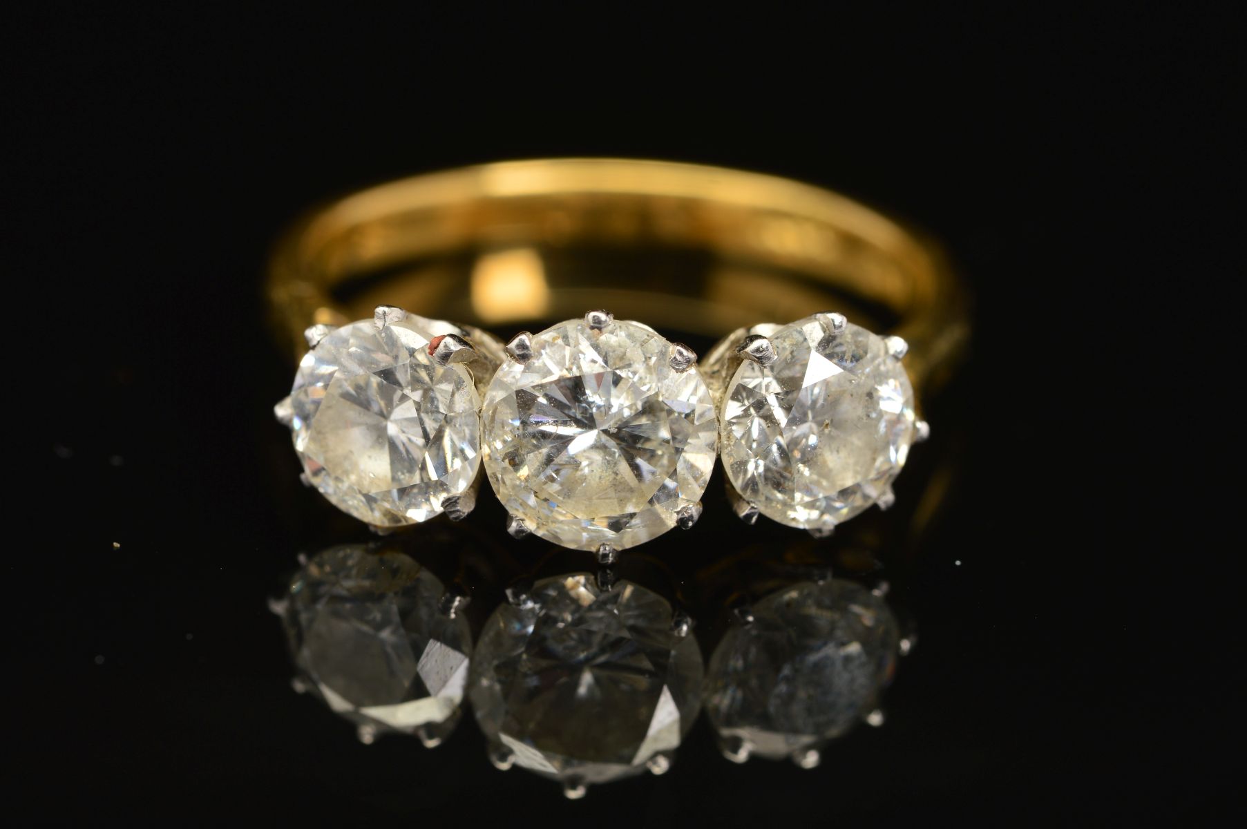 A MODERN 18CT GOLD THREE STONE DIAMOND RING, estimated modern round brilliant cut total diamond - Image 3 of 5