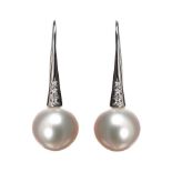 18CT WHITE GOLD DROP EARRINGS SET WITH SOUTH SEA PEARL AND DIAMOND