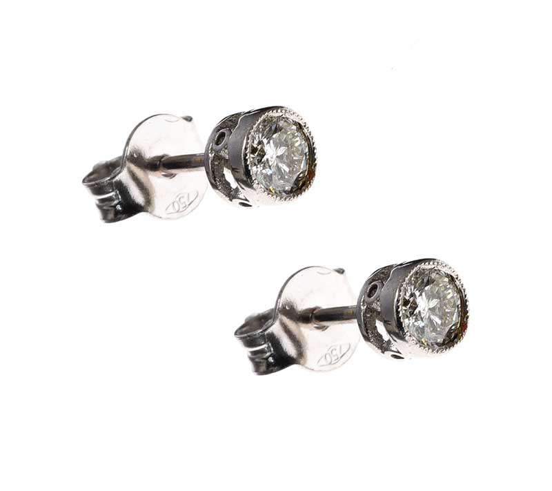 18CT WHITE GOLD DIAMOND STUD EARRINGS