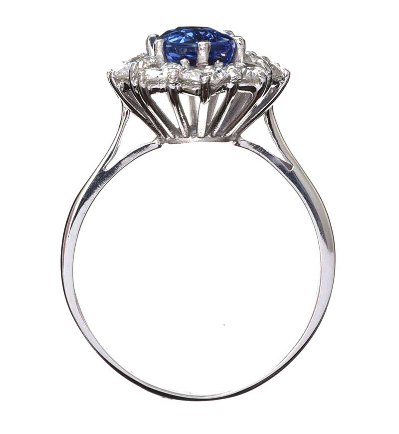 18CT WHITE GOLD SAPPHIRE AND DIAMOND CLUSTER RING - Image 3 of 3