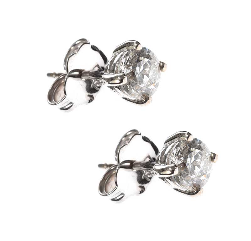 18CT WHITE GOLD DIAMOND STUD EARRINGS