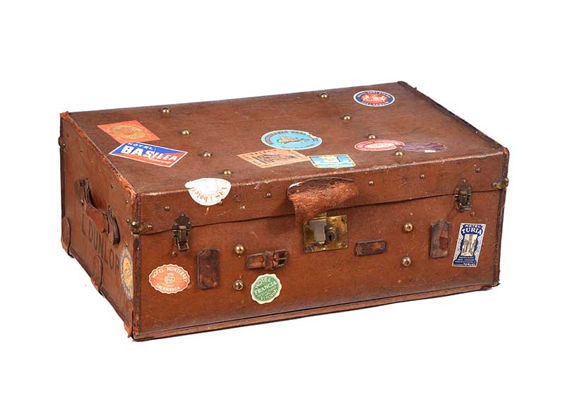 VINTAGE LEATHER TRAVEL TRUNK